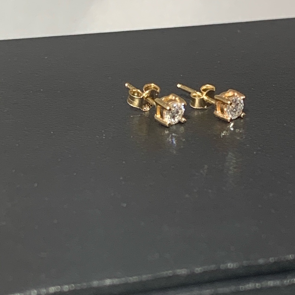Diamond Stud Earrings Genuine.  (R) - Picture 2 of 4